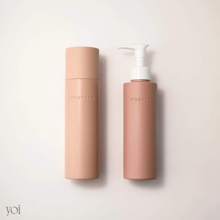 ノンアルコスメ ワフィト レジェナ トナー 145ml ¥6050・ナリッシング クレンジングオイル 140ml ¥4950