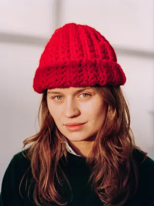 ノルウェー出身のgirl in redが歌う、メンタルヘルスに悩む人たちの心に寄り添う一曲