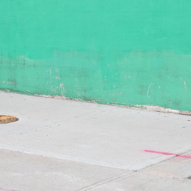 モダンアートのような道端。