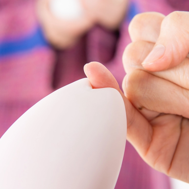 先端部はつまめる構造