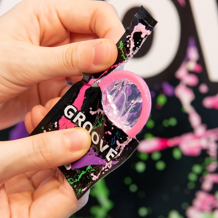 オカモト GROOVE（グルーブ） 12P  ¥2,200／オカモトを取り出してみると