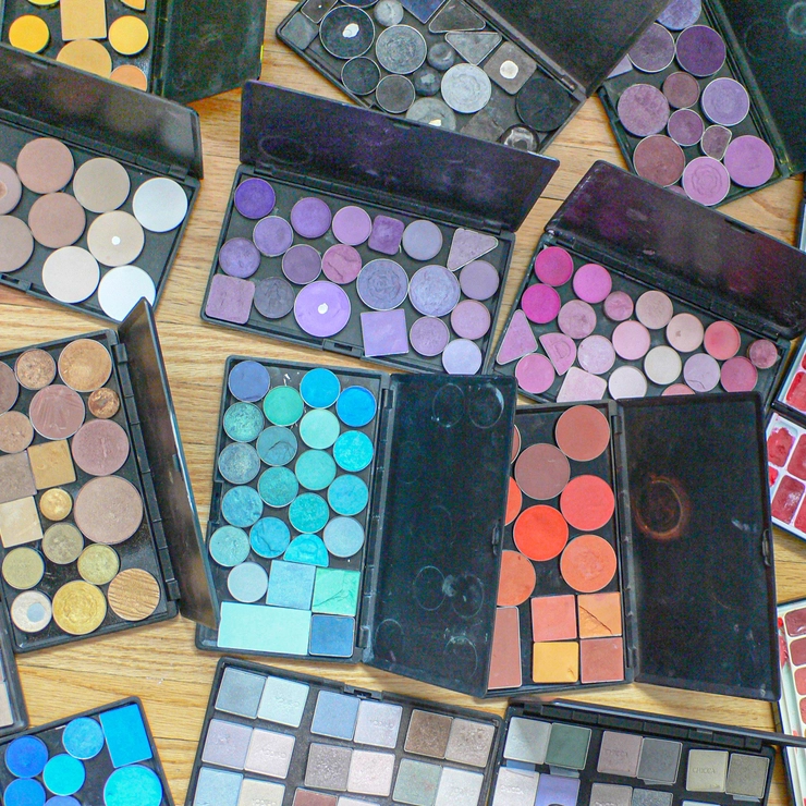 吉川さんが仕事で使っているメイクパレット