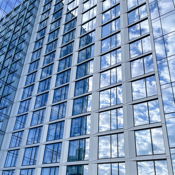 ガラス張りのビル