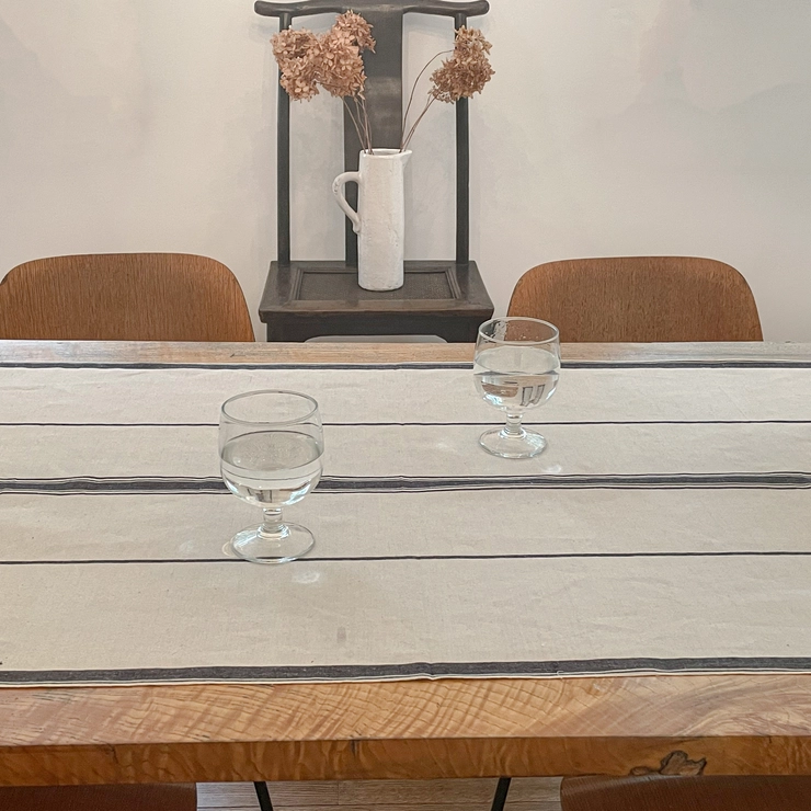 吉川康雄　メイクアップアーティスト　２つのコップ